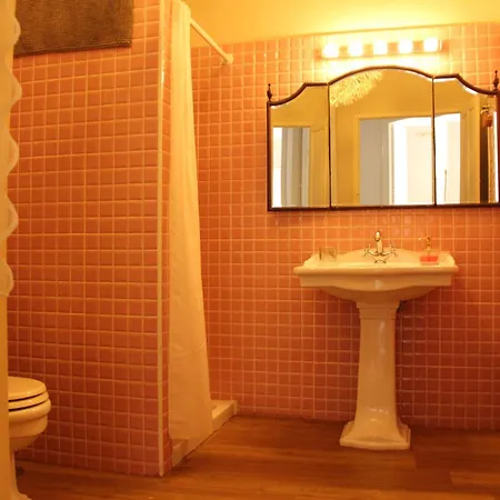Historic 19th-century With Balcony Overlooking Plaza * Malaga