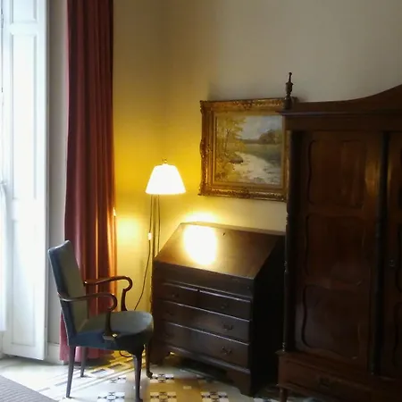 Historic 19th-century With Balcony Overlooking Plaza Apartment Malaga