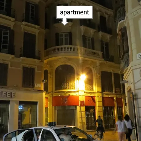 Historic 19th-century With Balcony Overlooking Plaza Apartment *